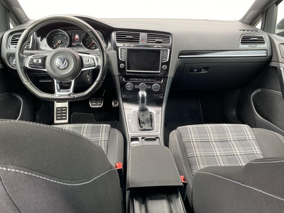 Volkswagen Golf 2.0 TDi 