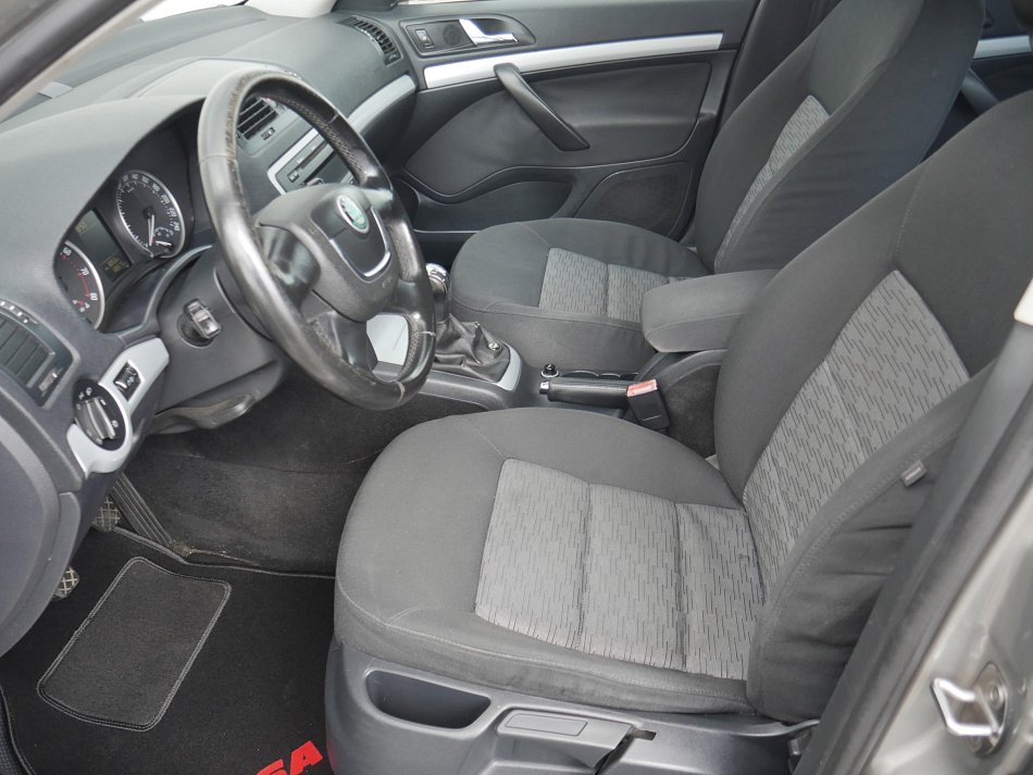 Škoda Octavia II 1.6 MPi Ambiente