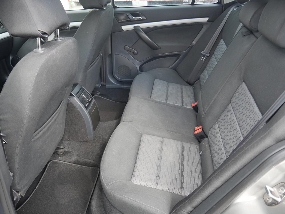 Škoda Octavia II 1.6 MPi Ambiente