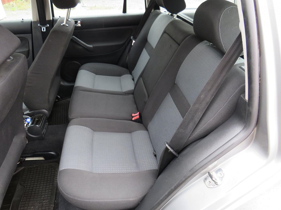 Volkswagen Golf 1.4i 