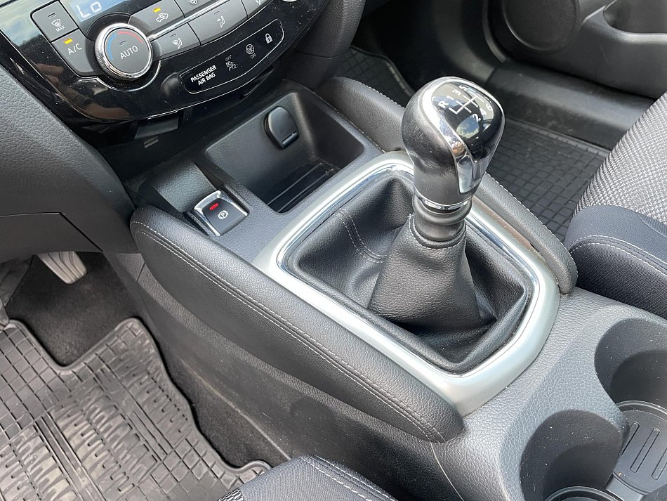 Nissan Qashqai 1.2i 