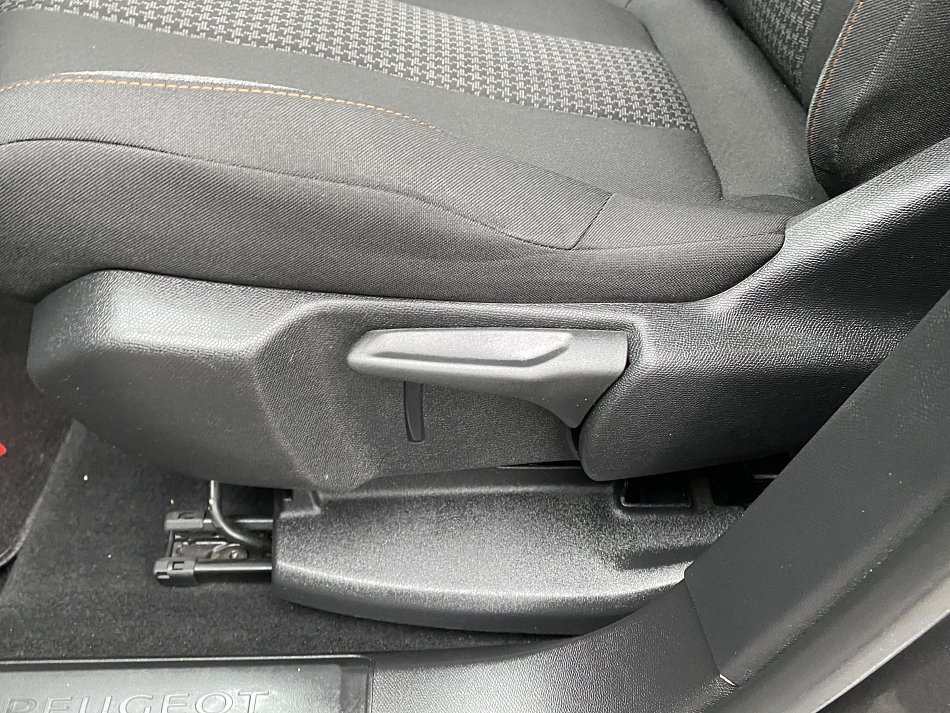 Peugeot 5008 1.2PT Active 7míst