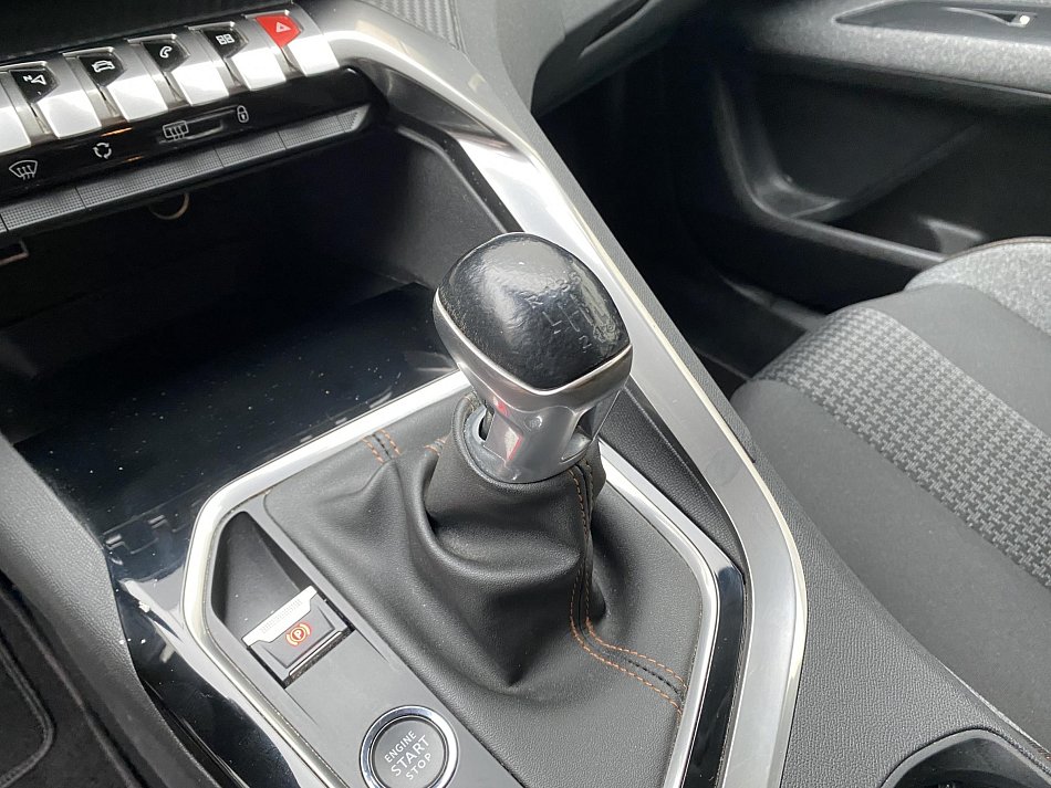 Peugeot 5008 1.2PT Active 7míst