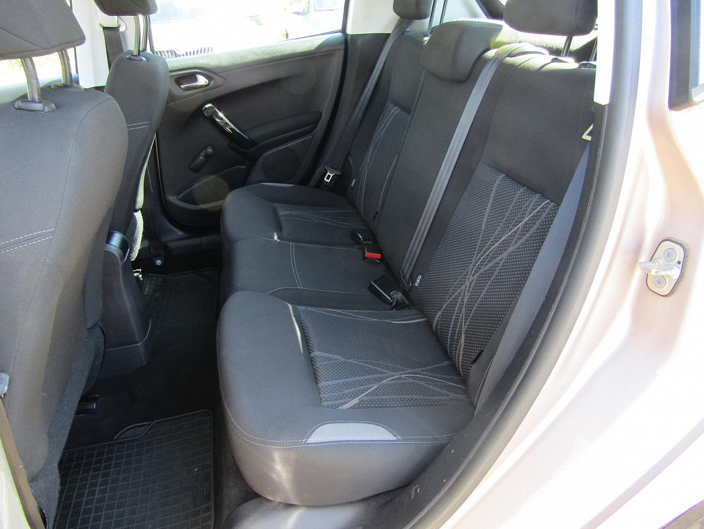 Peugeot 208 1.2i 