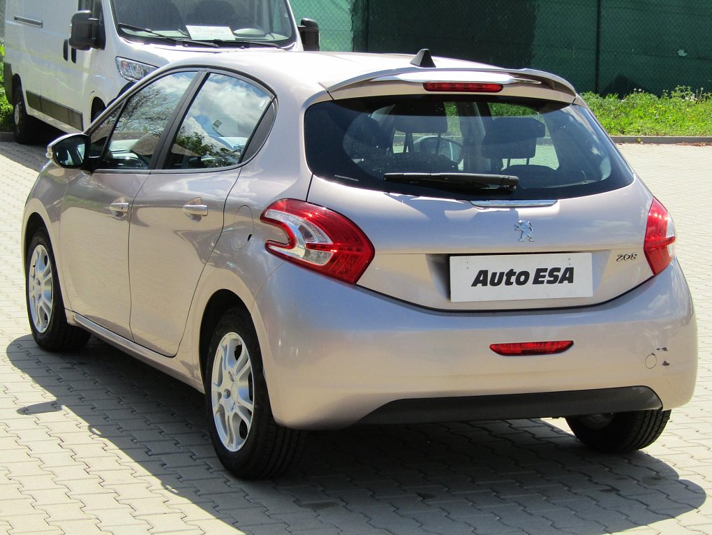 Peugeot 208 1.2i 