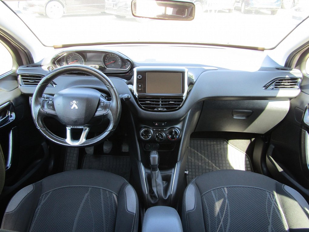 Peugeot 208 1.2i 