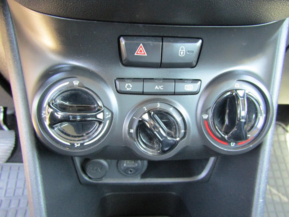 Peugeot 208 1.2i 