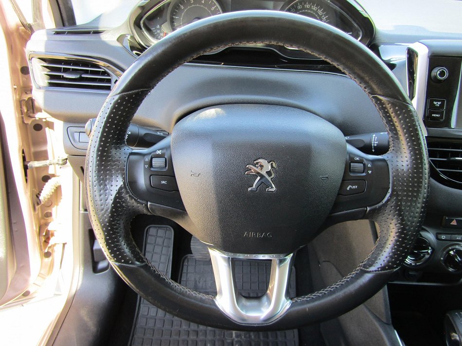 Peugeot 208 1.2i 