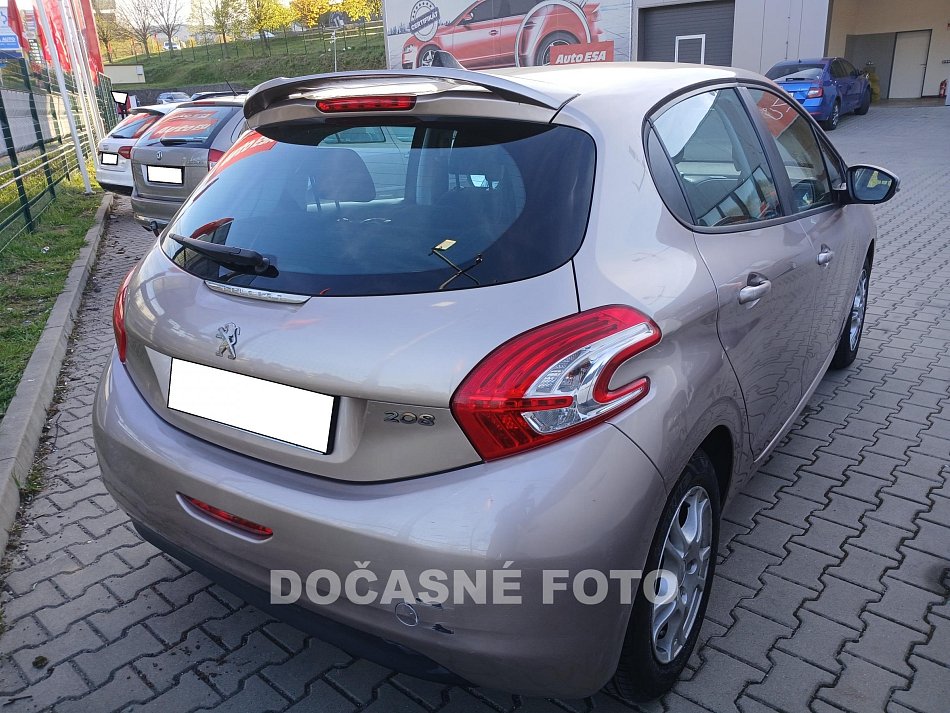 Peugeot 208 1.2i 