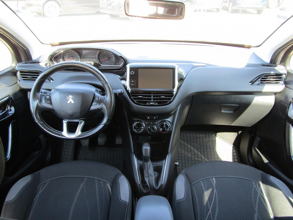 Peugeot 208 1.2i 