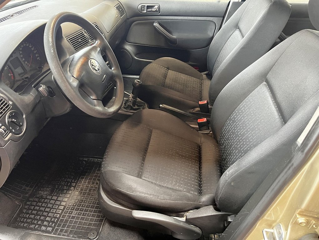 Volkswagen Golf 1.6i 