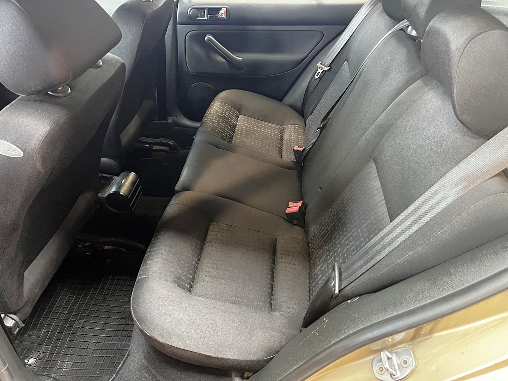 Volkswagen Golf 1.6i 