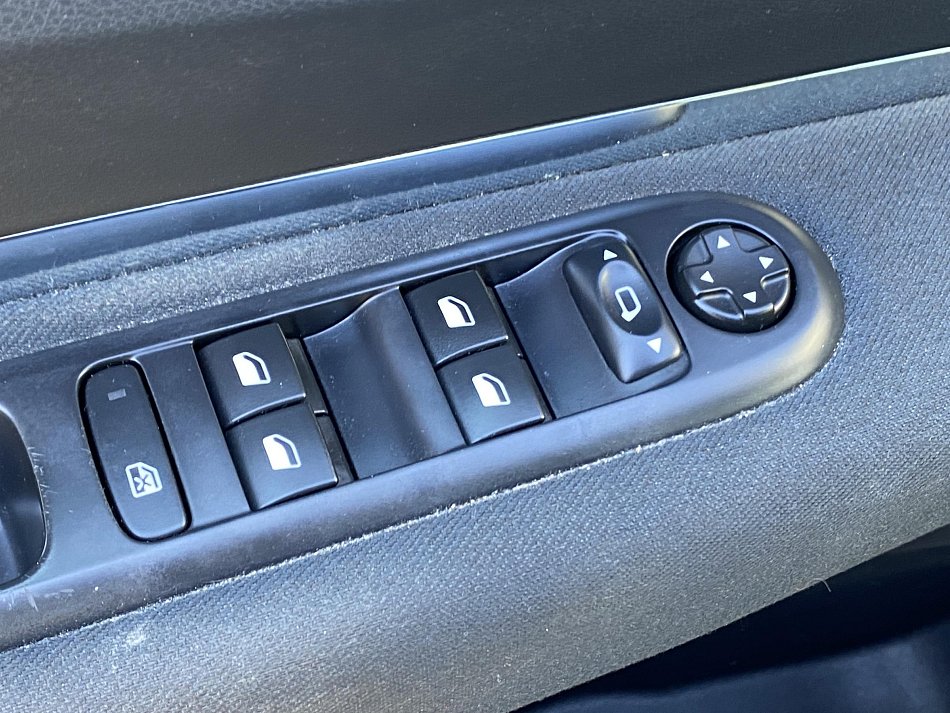 Peugeot 5008 2.0HDi 