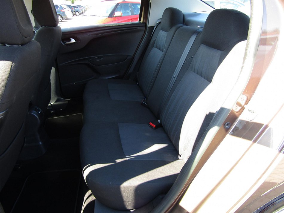 Peugeot 301 1.6 VTi 