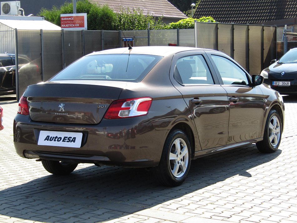 Peugeot 301 1.6 VTi 