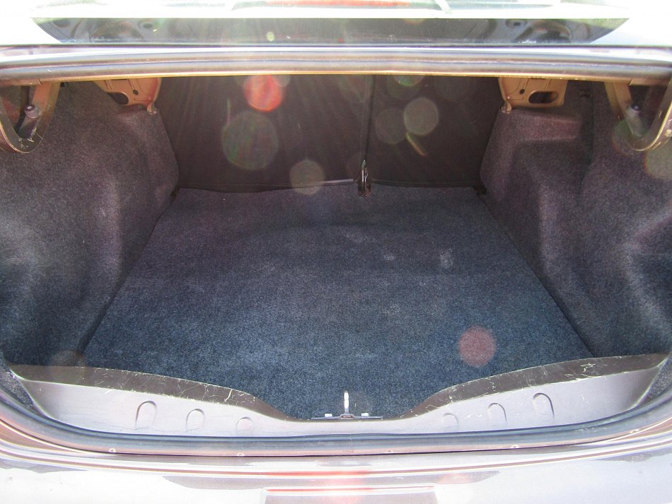 Peugeot 301 1.6 VTi 