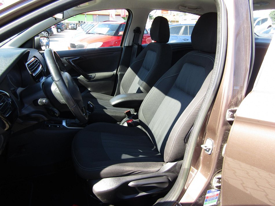 Peugeot 301 1.6 VTi 