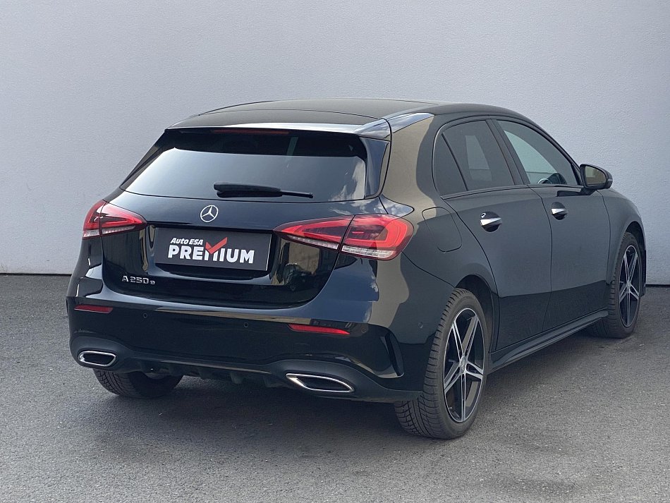 Mercedes-Benz Třída A 1.3  A250e