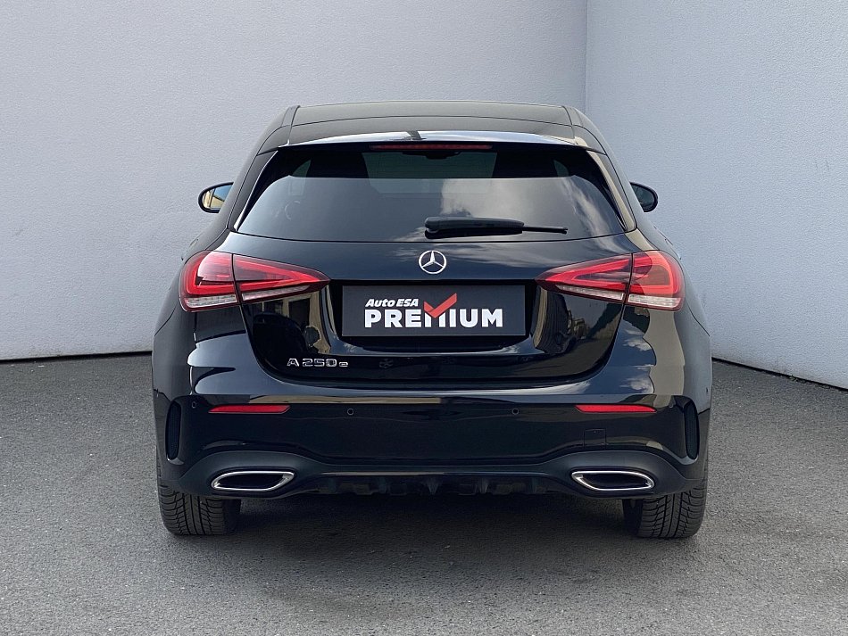 Mercedes-Benz Třída A 1.3  A250e