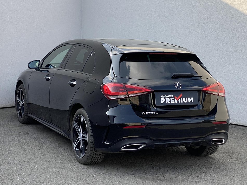 Mercedes-Benz Třída A 1.3  A250e