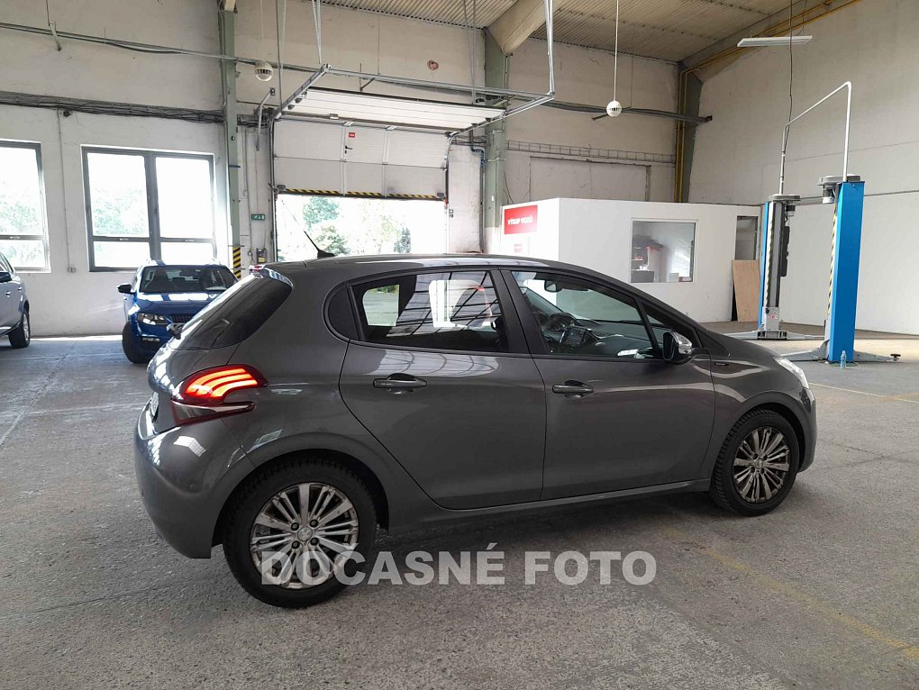 Peugeot 208 1.2 PT 
