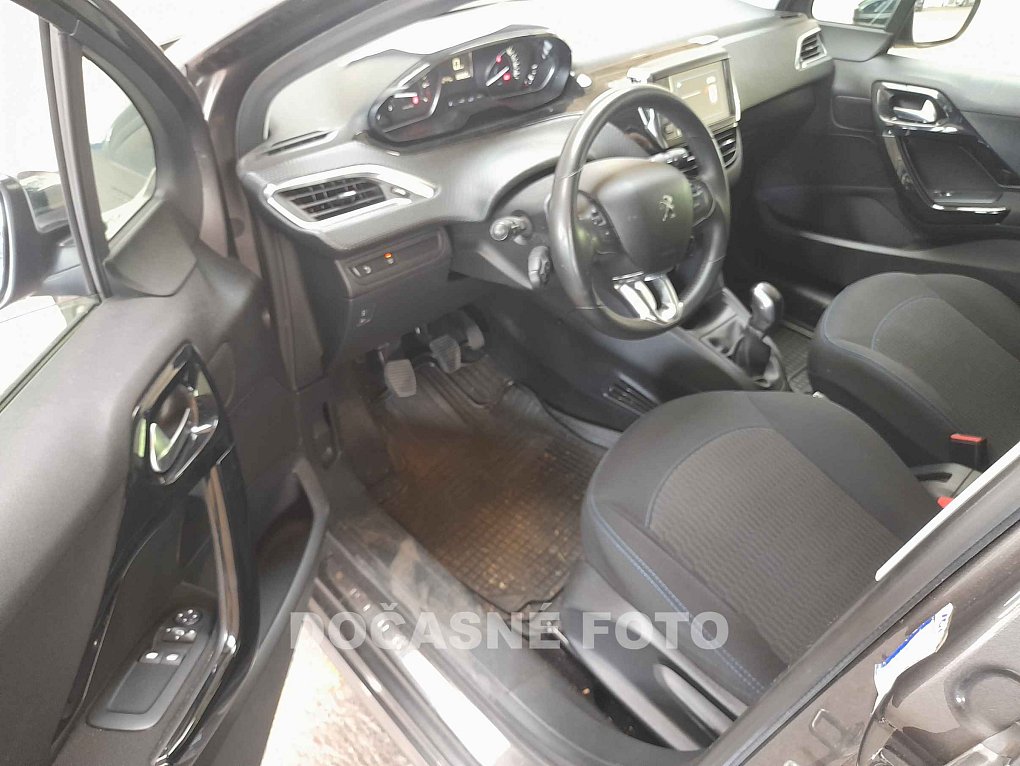Peugeot 208 1.2 PT 
