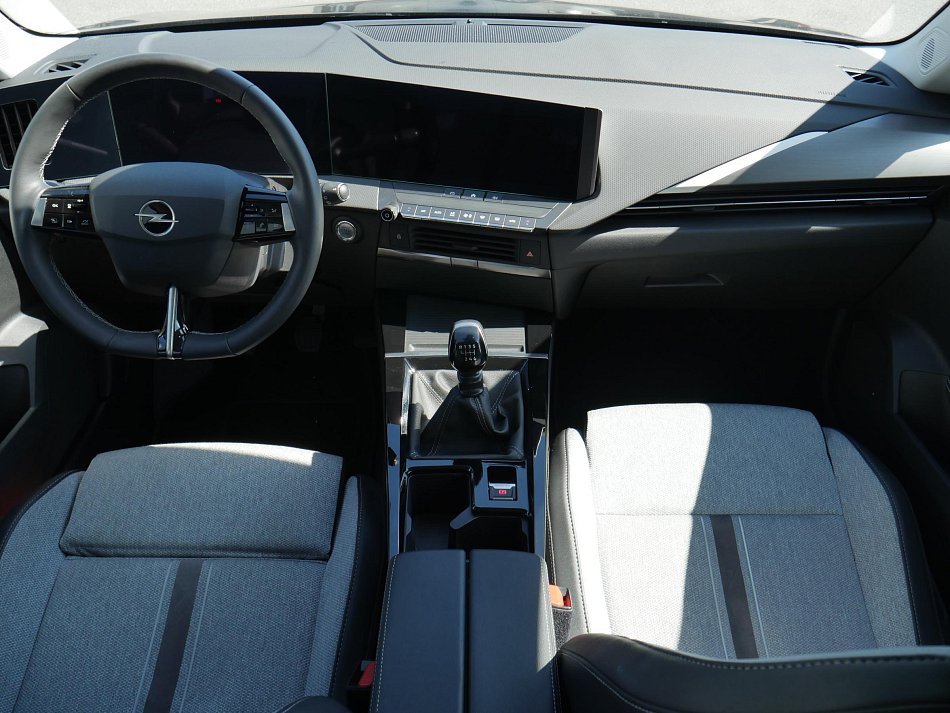 Opel Astra 1.2PT 