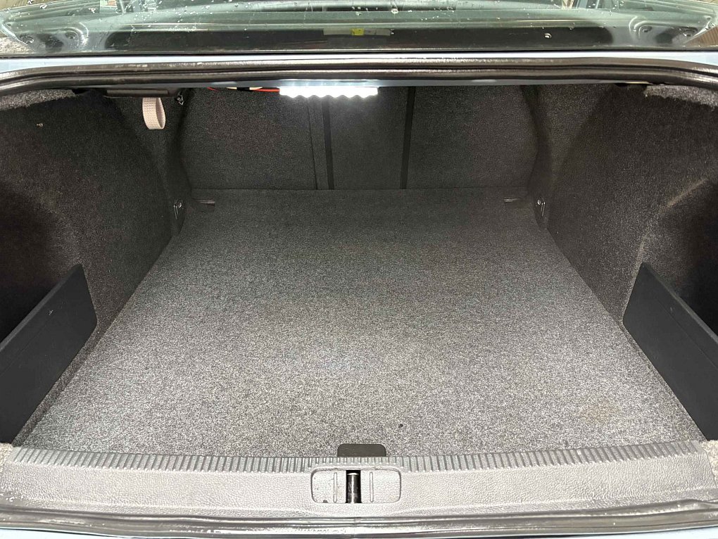 Volkswagen Passat 1.6 FSI 