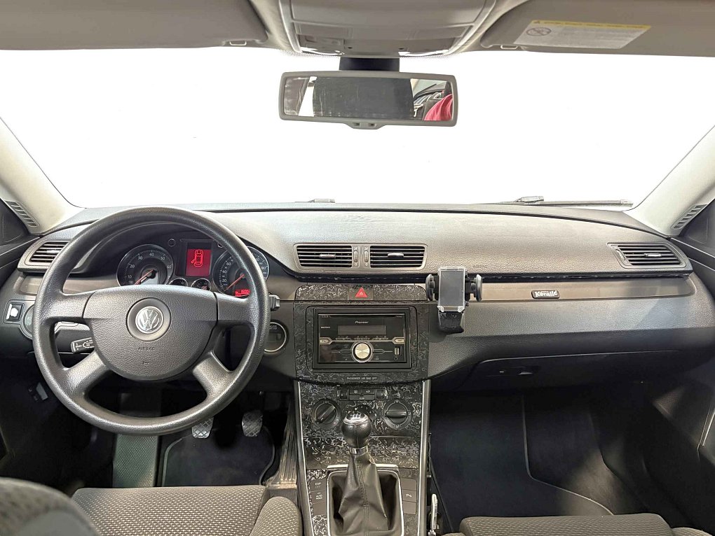 Volkswagen Passat 1.6 FSI 