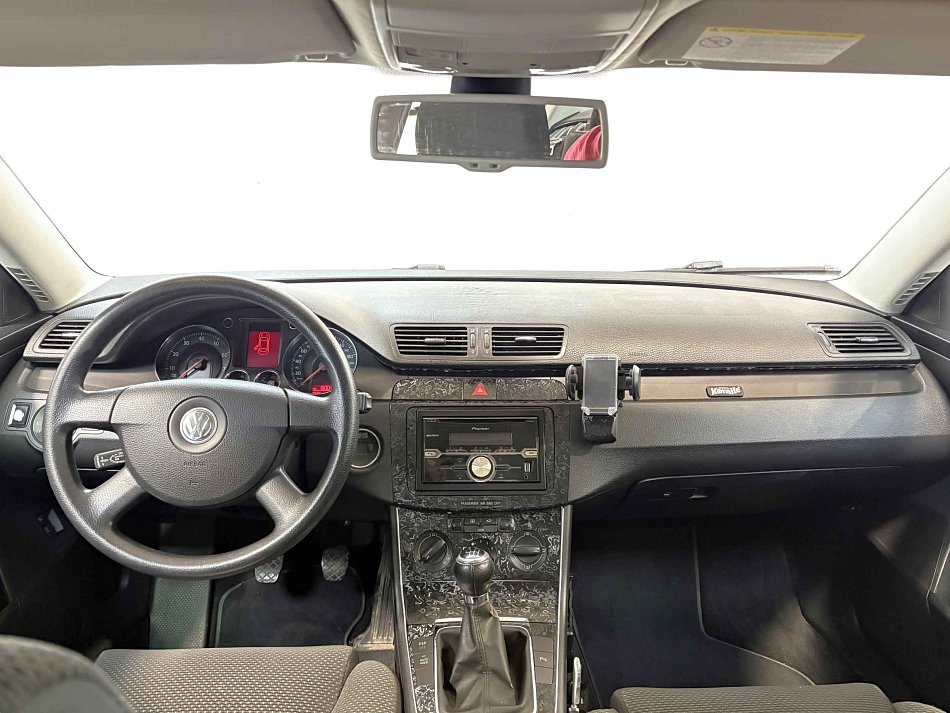 Volkswagen Passat 1.6 FSI 