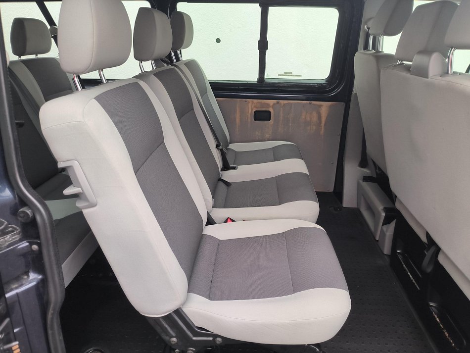Volkswagen Transporter 2.0TDi  L2 9míst