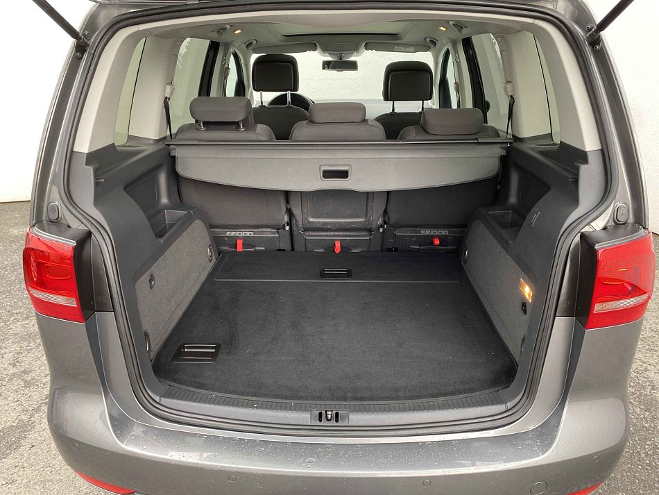 Volkswagen Touran 2.0 TDi 