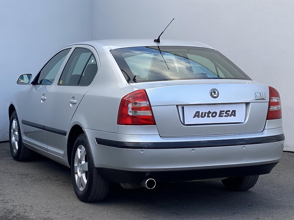 Škoda Octavia II 1.6 MPi Elegance