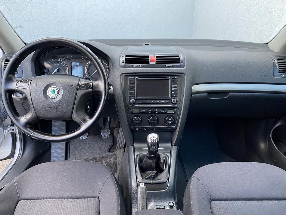 Škoda Octavia II 1.6 MPi Elegance