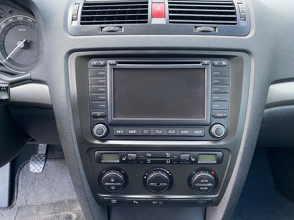 Škoda Octavia II 1.6 MPi Elegance