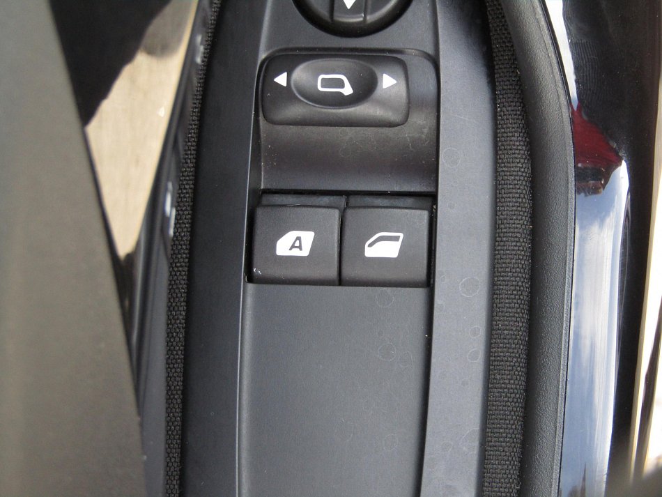 Peugeot 208 1.2VTi 