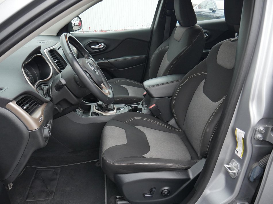 Jeep Cherokee 2.0 MTJ Longitude