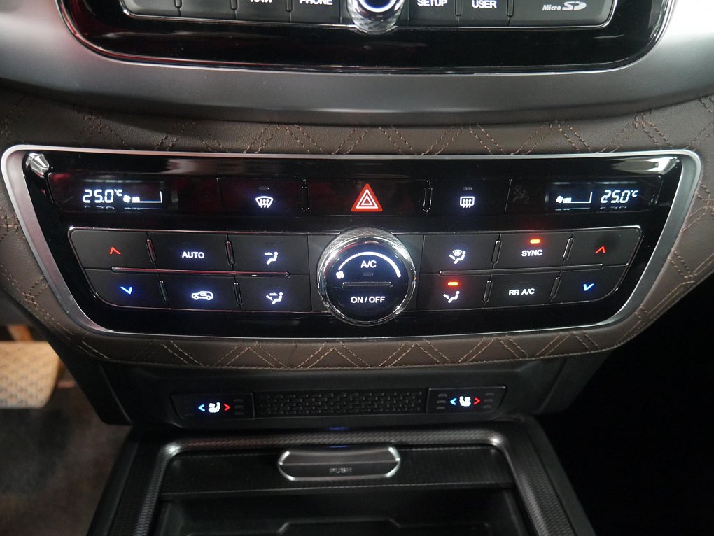 SsangYong Rexton 2.2 e-XDI  4x4, 7míst