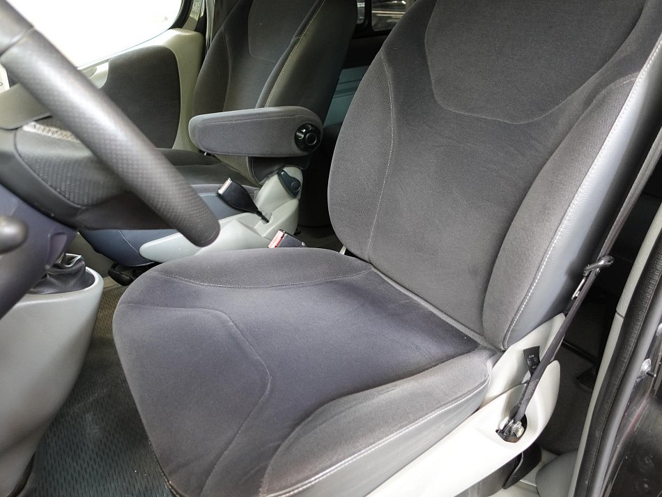 Renault Trafic 2.0dCi Passenger