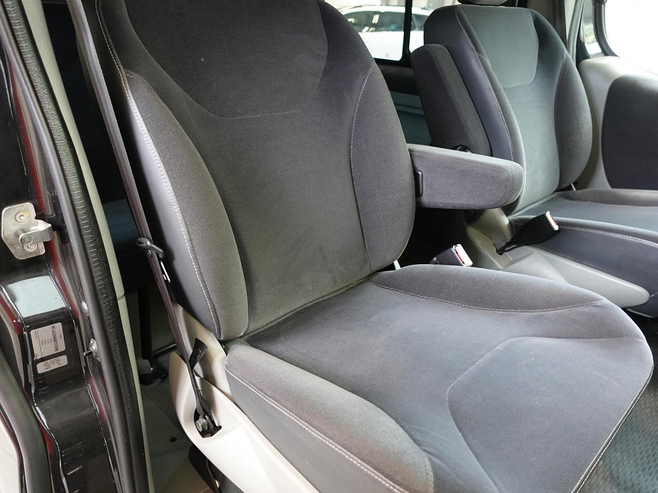 Renault Trafic 2.0dCi Passenger