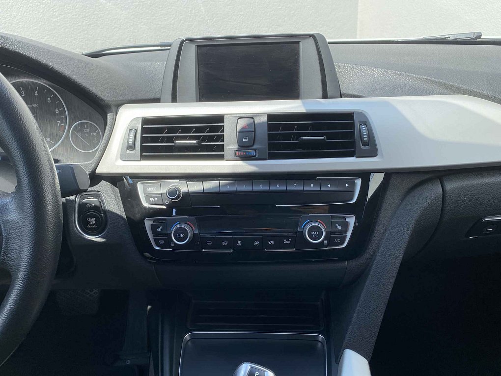 BMW Řada 3 1.5i Advantage 318i