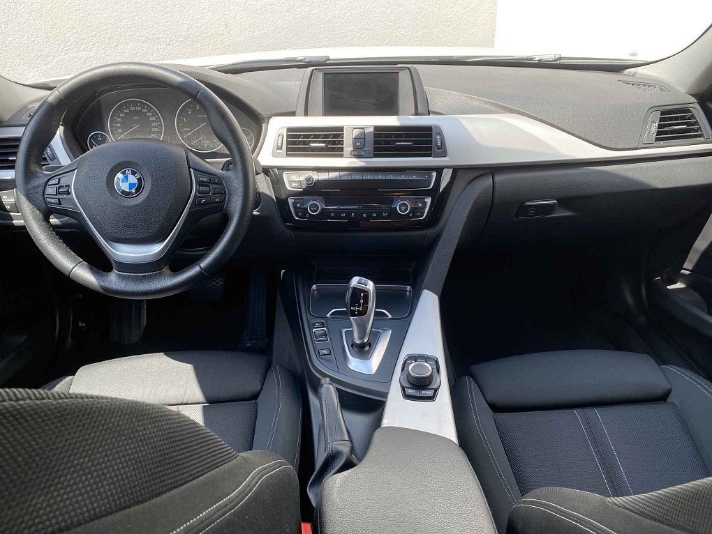 BMW Řada 3 1.5i Advantage 318i