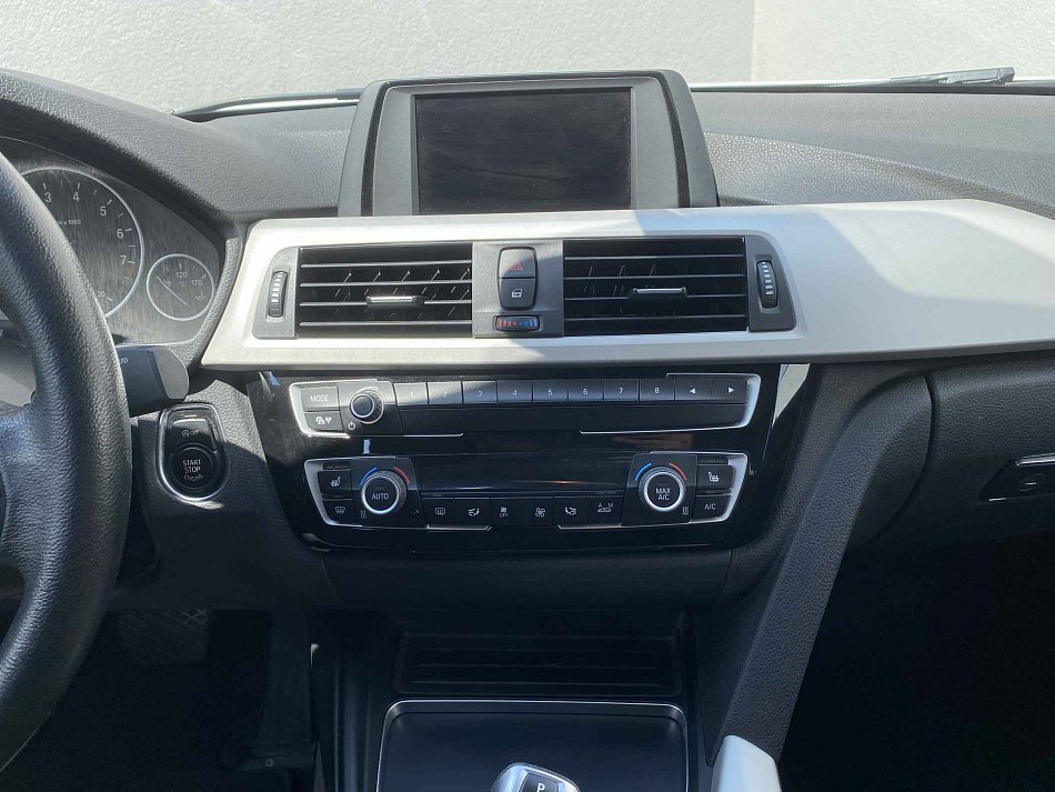 BMW Řada 3 1.5i Advantage 318i