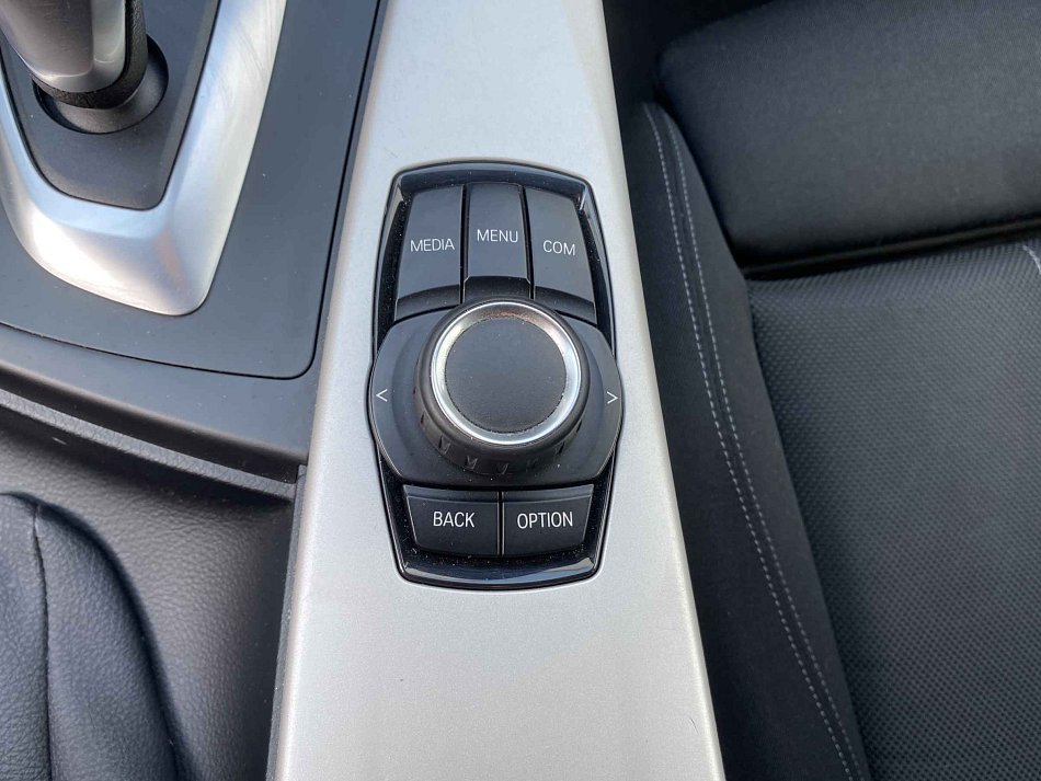 BMW Řada 3 1.5i Advantage 318i
