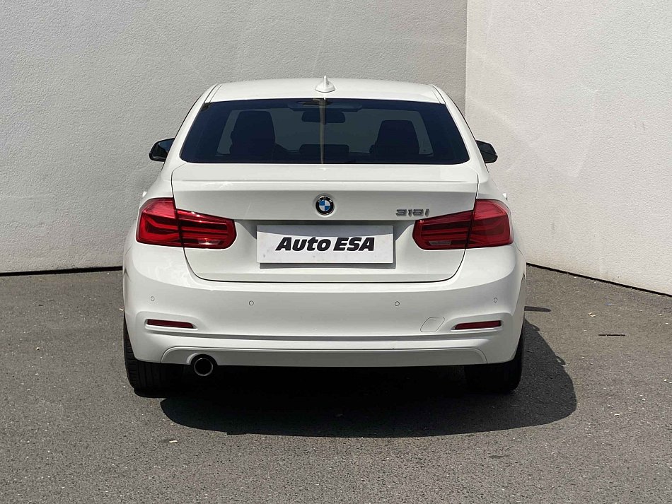 BMW Řada 3 1.5i Advantage 318i