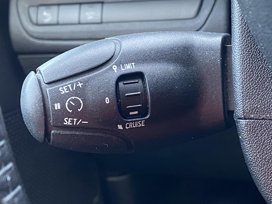 Peugeot 2008 1.2PT Signature