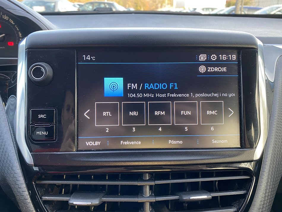 Peugeot 2008 1.2PT Signature