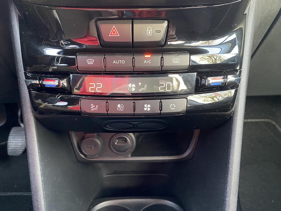 Peugeot 2008 1.2PT Signature