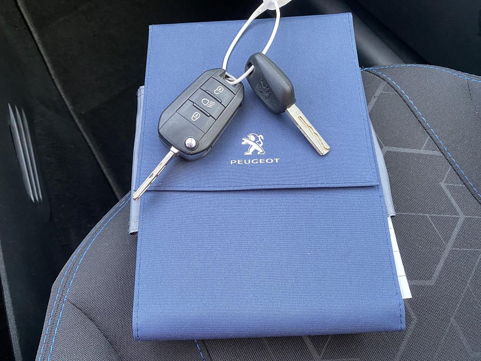 Peugeot 2008 1.2PT Signature