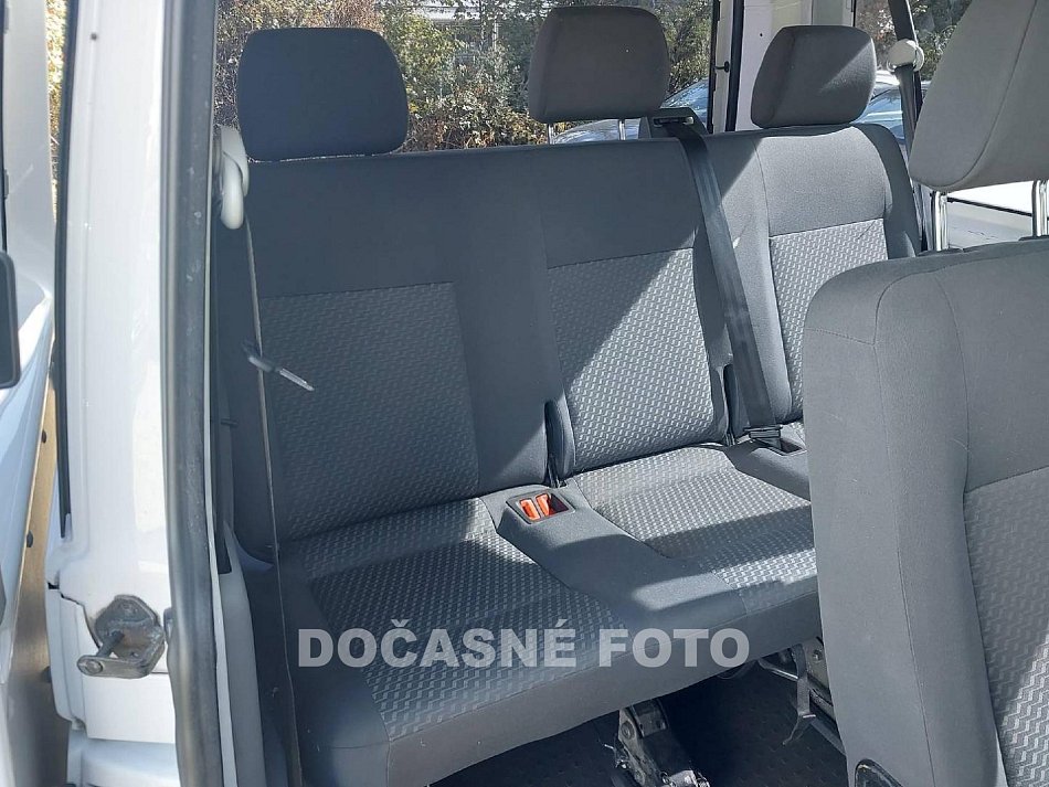 Volkswagen Transporter 2.0TDi  9míst